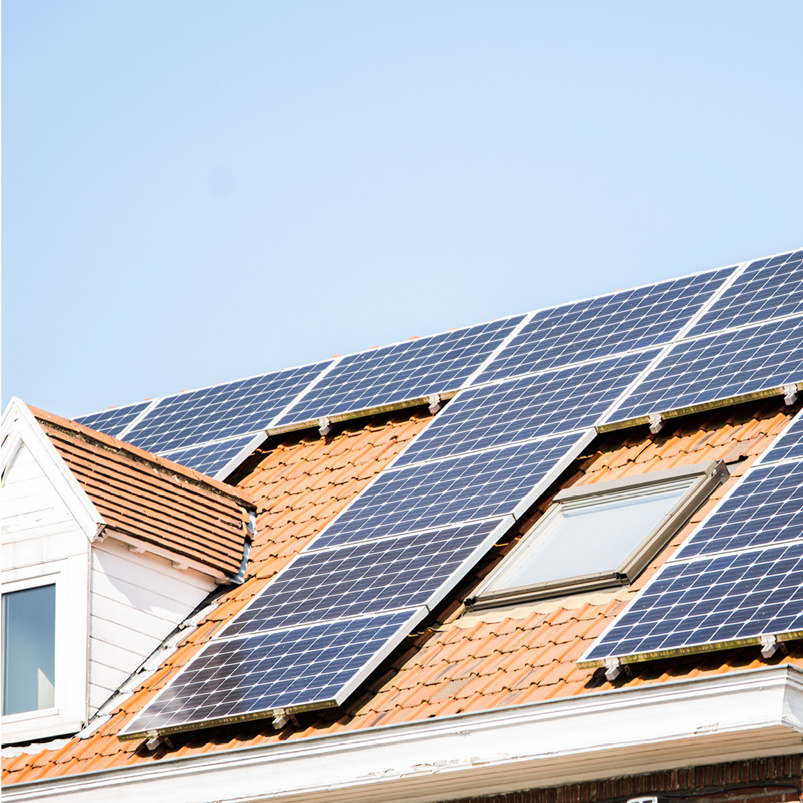 Photovoltaikanlage mit Speicher im Eigenheim für höheren Eigenverbrauch des PV-Stroms
